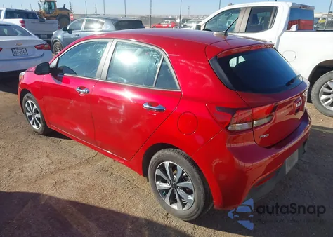 2023 Kia Rio 5-Door S z USA, uszkodzony, nr VIN 3KPA25AD8PE612543